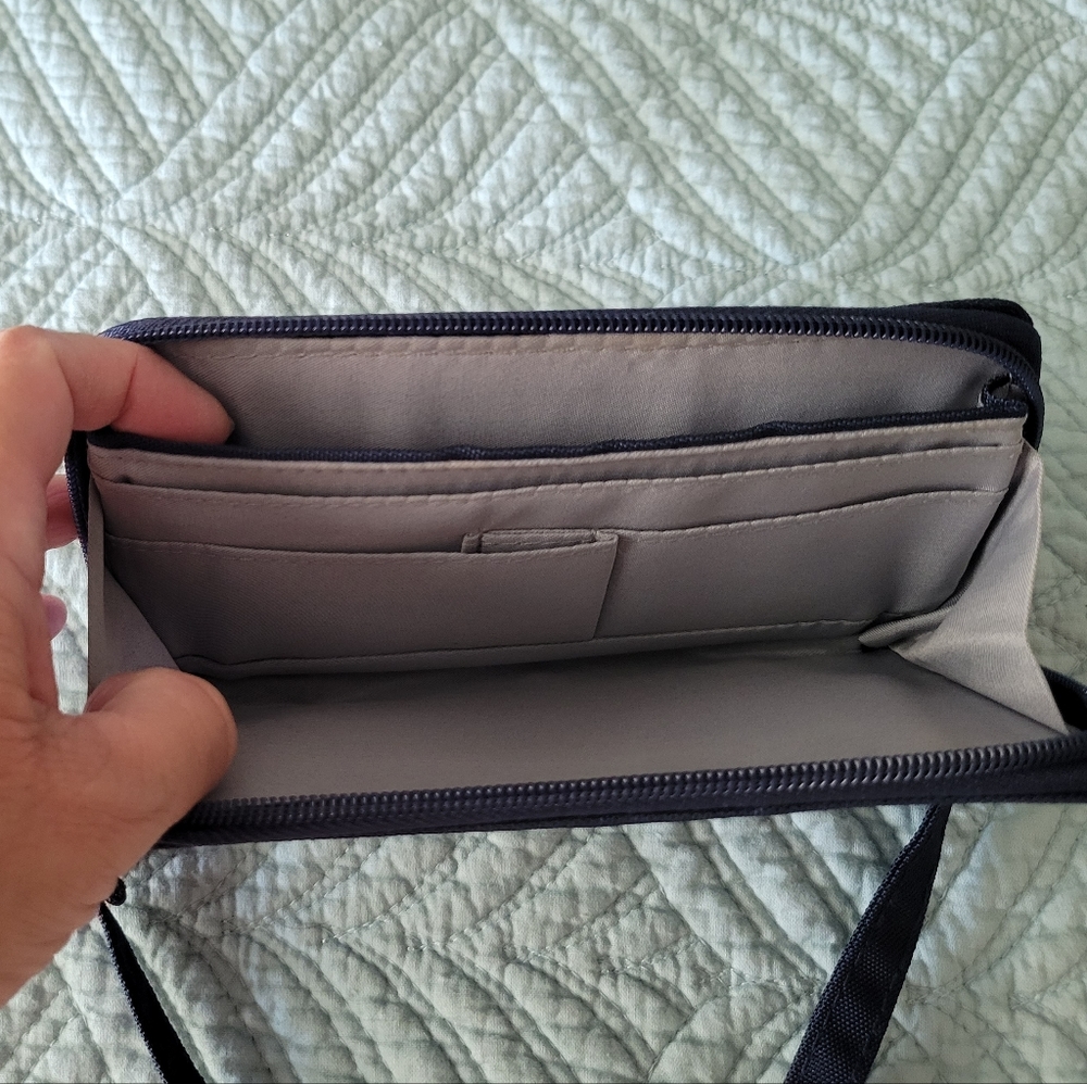 Travelon wristlet - Picture 4 of 6